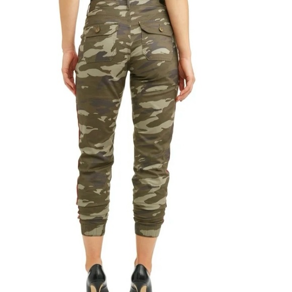 Sofia Vergara Jeans Marcelina utility jogger side stripe camo print - Picture 5 of 7